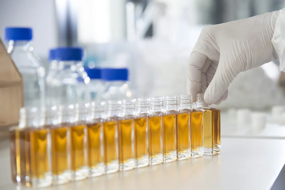 إيجابيات وسلبيات التعامل مع مُصنّع عطور OEM