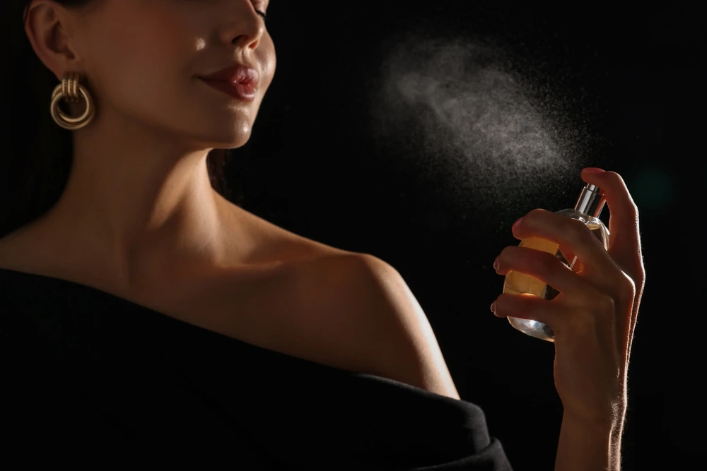 الأنف يتعود على رائحة العطر، فهل يعني هذا أنه لم يعد ملحوظاً