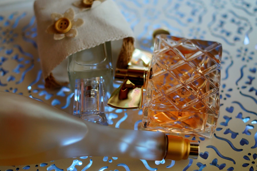 تعرف على الفرق بين العطور الزيتية والعطور الكحولية