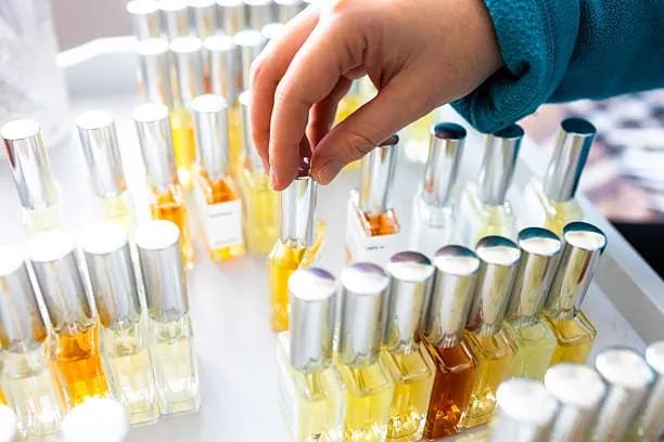 نماذج تصنيع عطور حسب الطلب بين الوايت والبرايفت ليبل